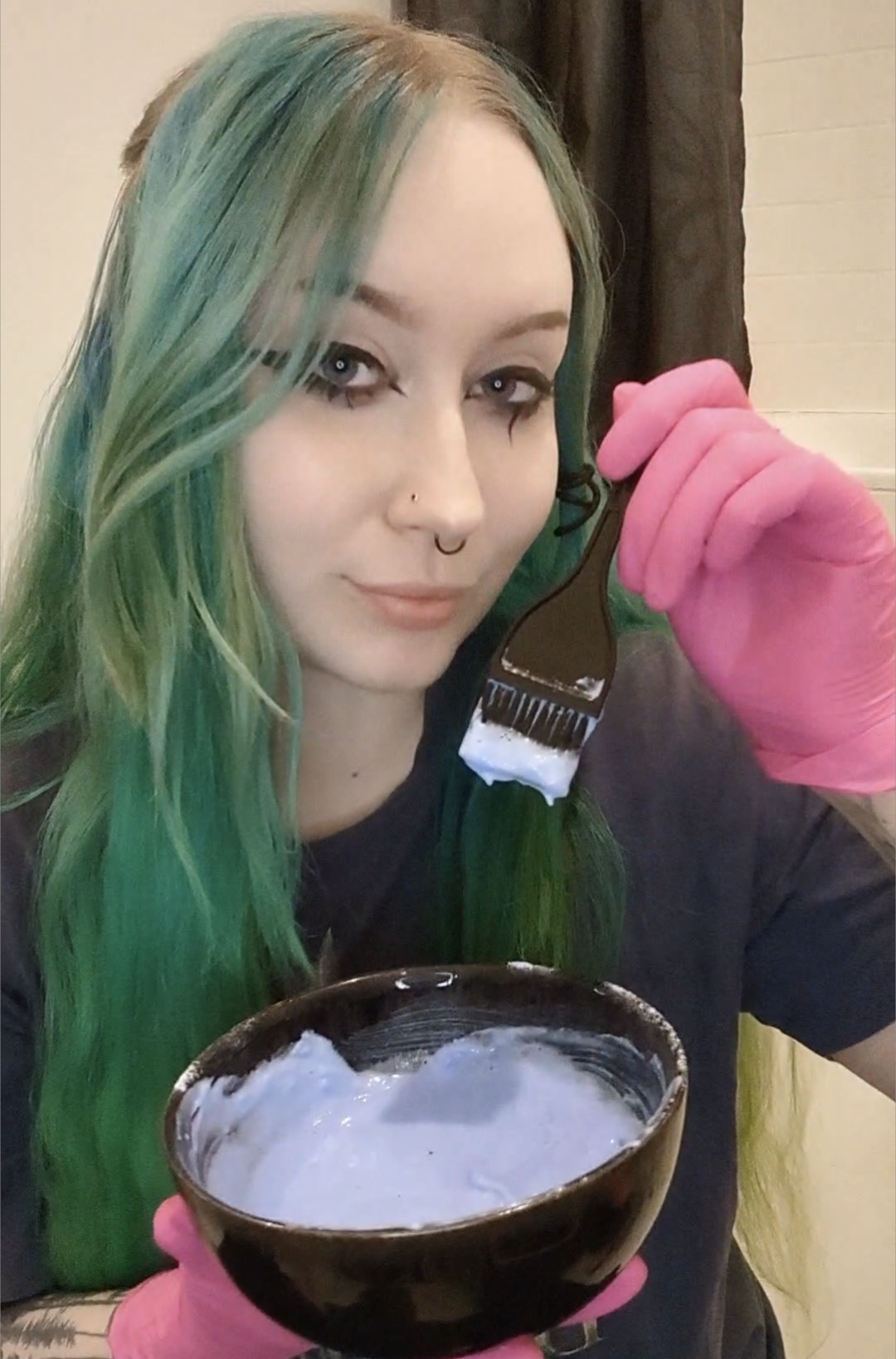 How I Bleach My Roots topic icon
